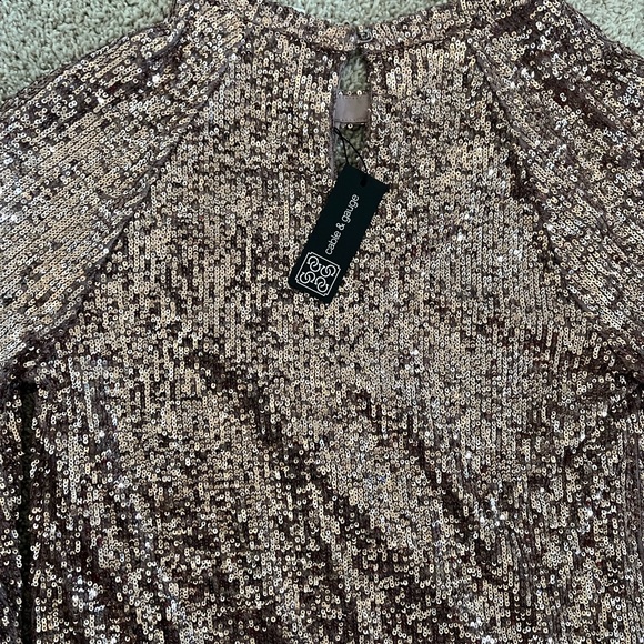 ⭐️ Firm Price ⭐️ Cable and gauge shimmery Medium top - Picture 9 of 9